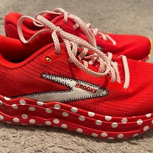 Brooks RunDisney Minnie Mouse Ghost Max 2 - Never Worn Women’s 7.5